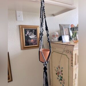 Macramé plant hanger
